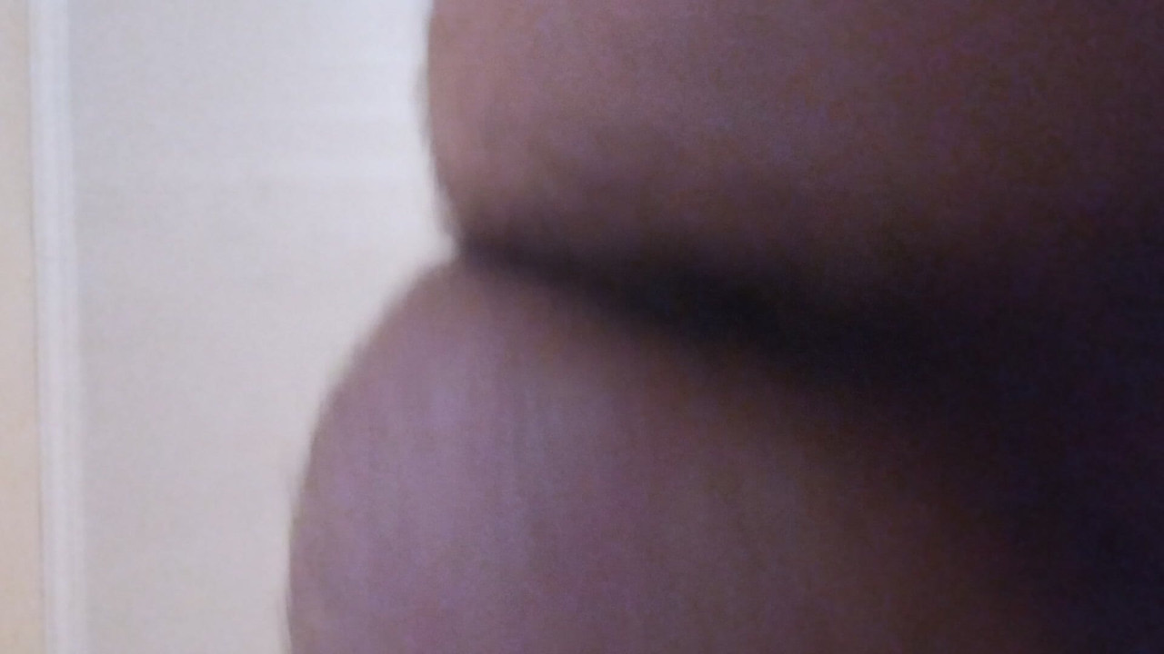 Dedos en mi culo peludo