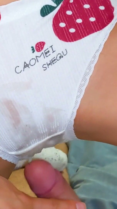 La madrastra provoca a su nuevo hijastro con sus bombachas | Clip 2