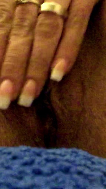 Geile ehefrau Lorie Cree masturbiert per sms. | Clip 1