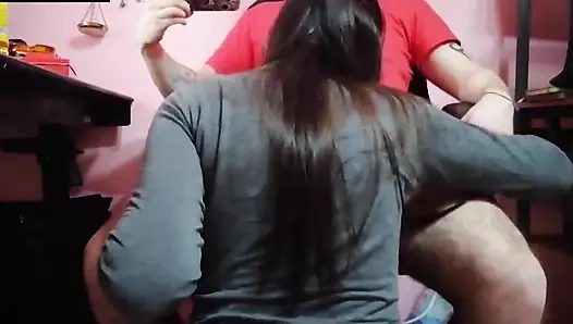 Beni sikmek istemedi ve karısını aldatıyor