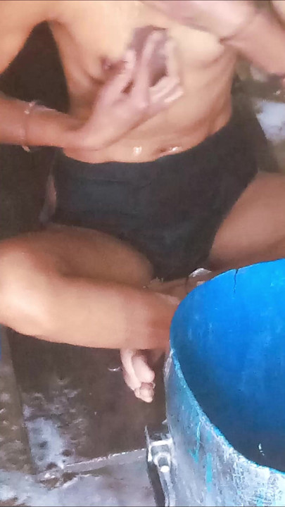 Sister-in-law was bathing alone, brother-in-law calmed sister-in-law 
Devar Bhabhi Sex Hot Indian Hindi Audio Sex Village Full Sex Hot Bhabhi Devar Sex