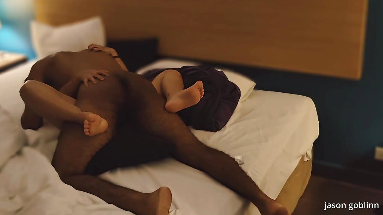 Ibu tiri dientot sama kontol india di kamar hotel