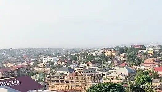 Я заставила свою новую подругу потрястись, пока она скачала на мне