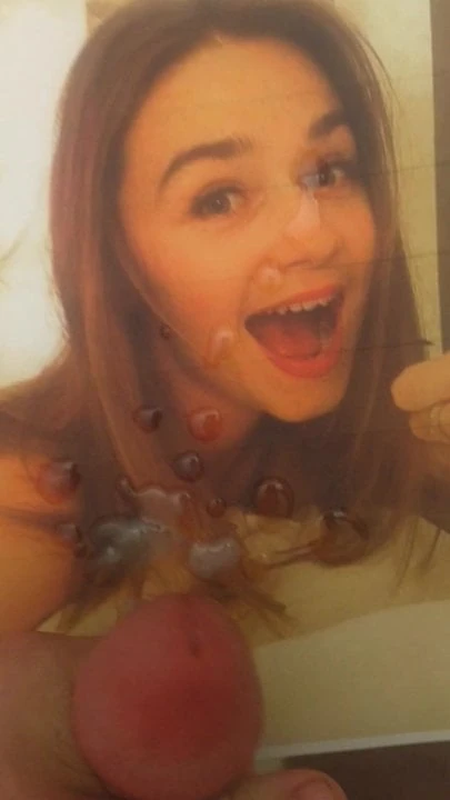 Jessica Barden kommt mit Tribut