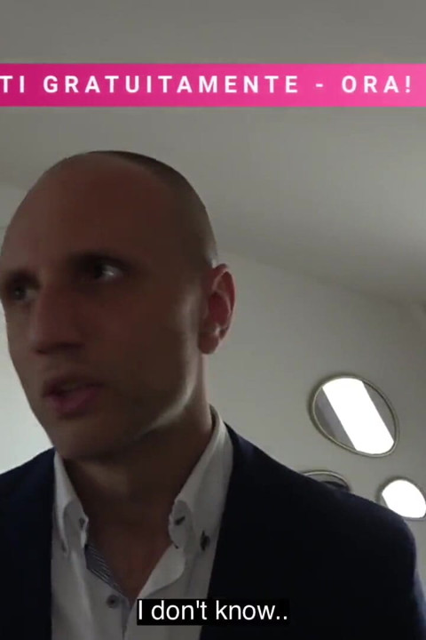 Włoski youtuber cipka łączą się ze starcem