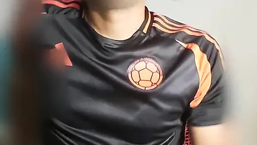 Kolombiyalı Futbolcu Eğleniyor