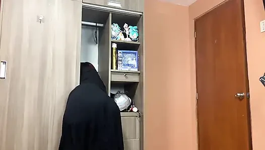 Мачеха застряла в подвздохе в видео от первого лица