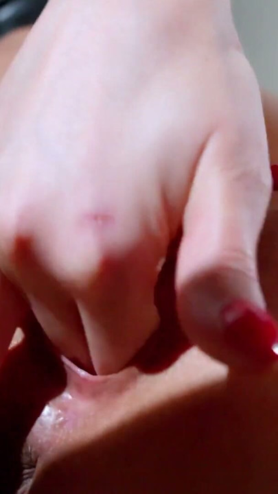 Kira Queen Flaunts Her Juicy Ass While Pounding Her Cunt! | Clip 1
