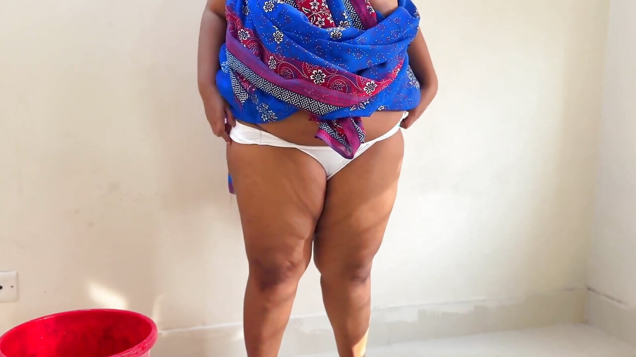 Tamil Stepaunty Without Blouse with Big Ass, When Washing Blouse Panty Then She Sucked My Cock and Fucked Me