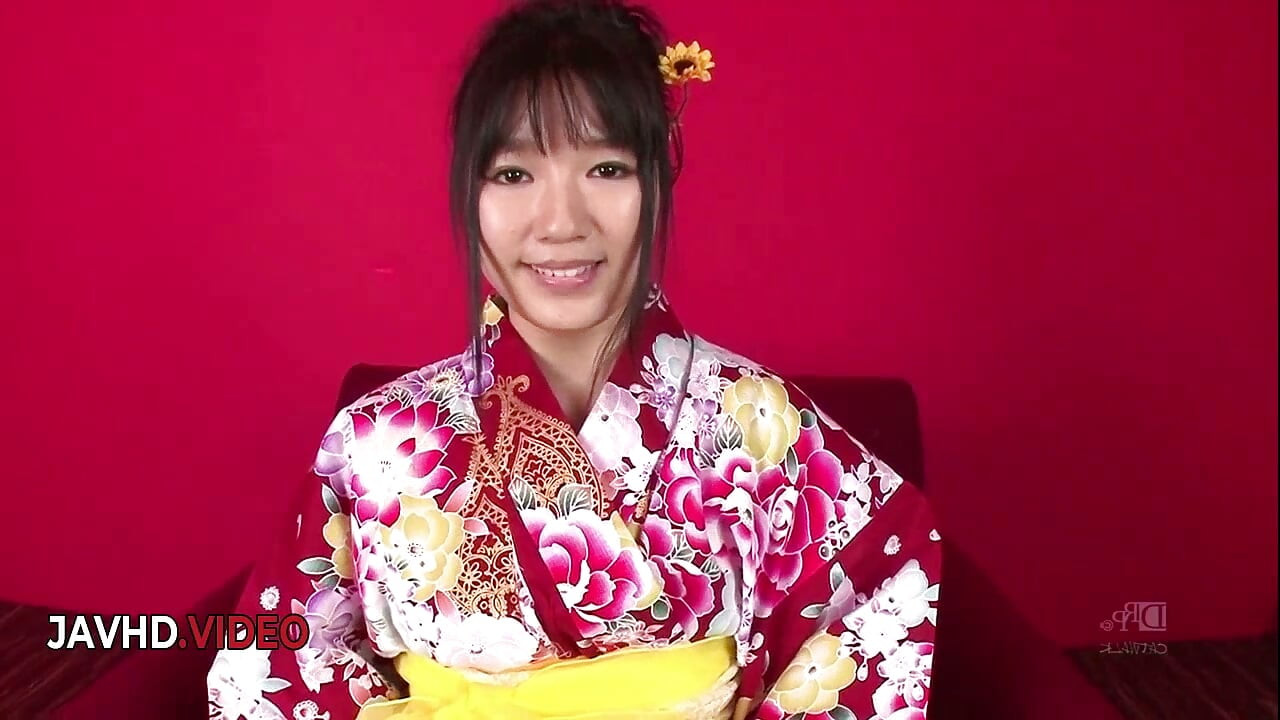 Chiharu در کیمونو باجاپنی میده و محکم فاک میشه