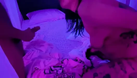 Dicke asiatische schlampe nikkila love mit handschellen gefesselt und von bbc geritten