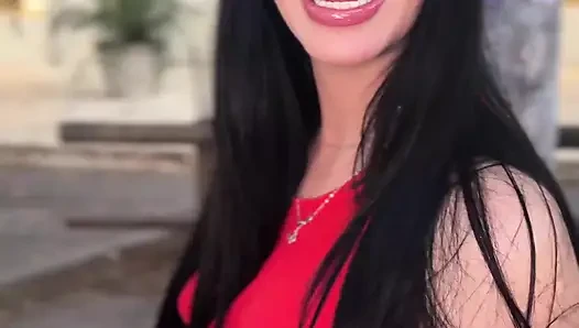 Latina-schätzchen Yenifer Chacon flirtet auf dem Dach