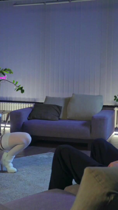 Джени Смит, горячая милфа, показывает свои сиськи и киску мужику. Пойдет ли это дальше, чем? | Клип 2