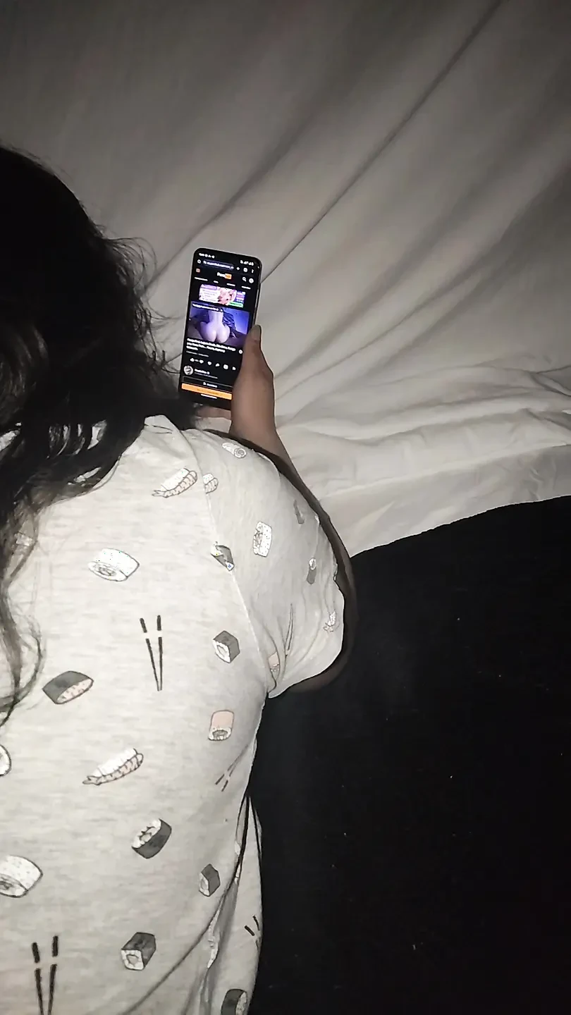 Jag hittade min styvsyster som tittade på porr i mitt rum