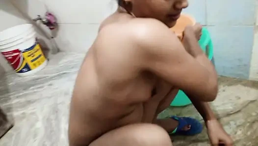 Восемнадцатилетняя трахнула свою учительницу в первый раз