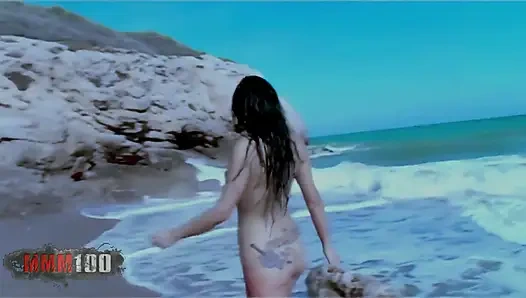 Nina Roberts: die unglaublichen Nina Robets, die im Meer strippen