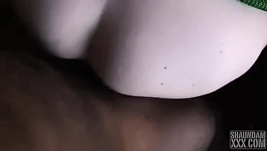 Konsantre olması için siyah yarağa ihtiyacı var