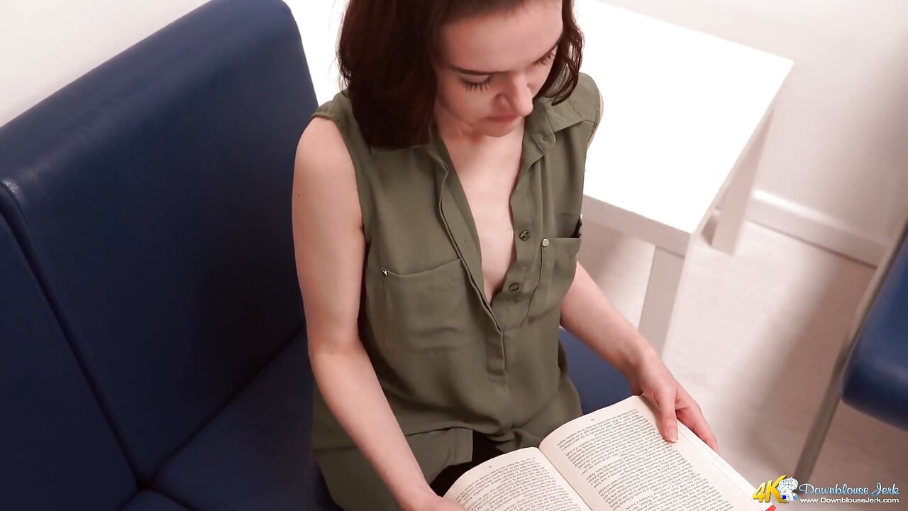 Emily - Distracție în sala de așteptare - Joi