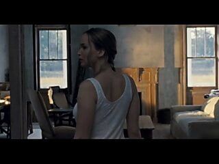 Обнаженные сиськи и жопа Jennifer Lawrence в просвечивающейся ночной рубашке