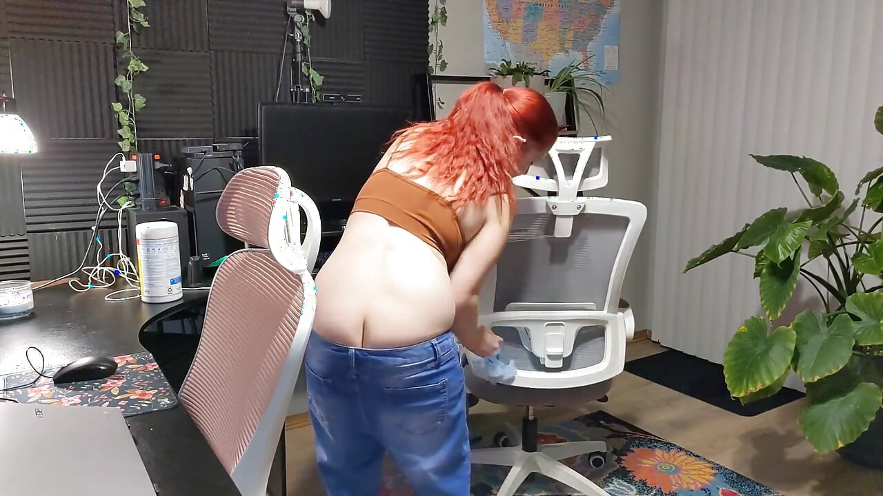 Buttcrack Exposed Dusting Home Office