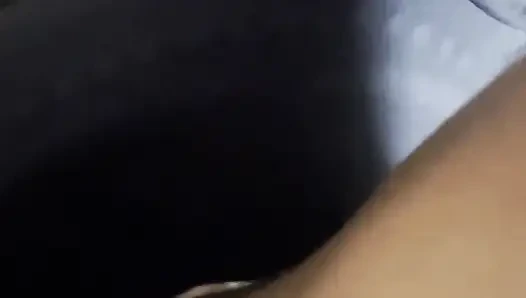 Aku nemuin adik tiriku lagi berbaring sambil bugil di kamarku dan aku suka banget ngentot memeknya habis-habisan sampai lubang pantatnya menganga lebar