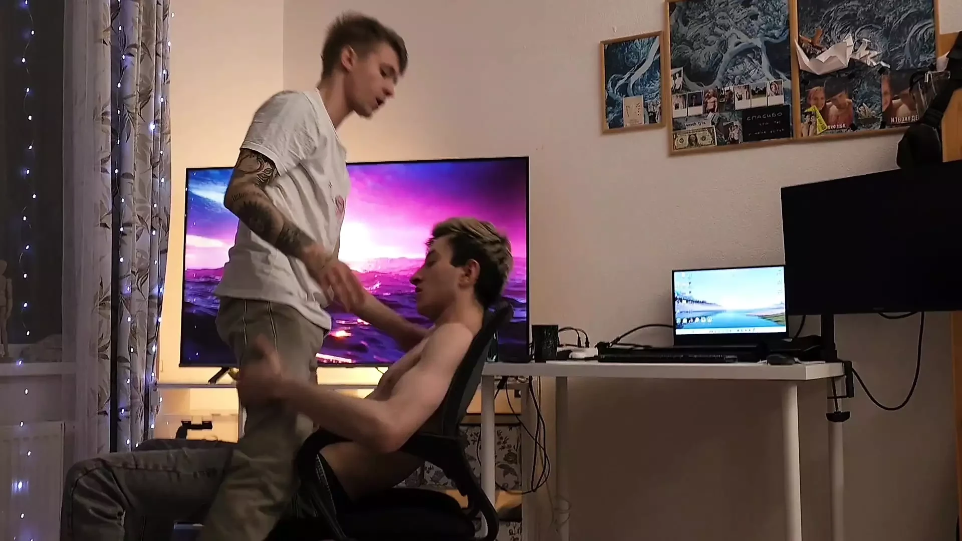Called a student to visit and sweetly fucked him with a big dick
