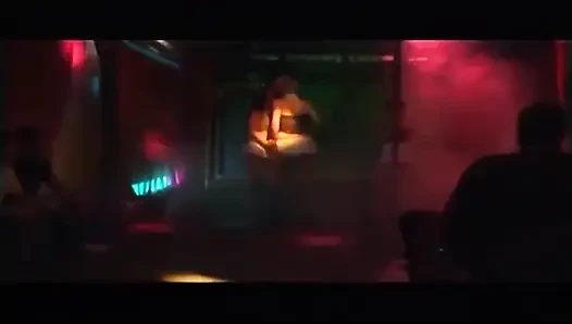 Reife clubschlampen tropfnass in wildem gruppenfickfest