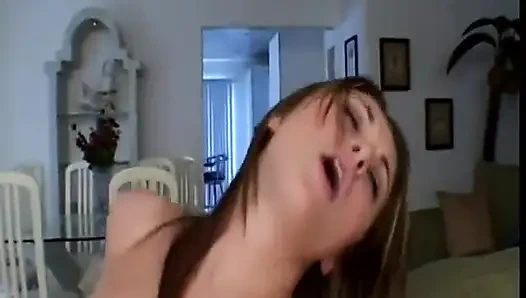 Aksi hot lesbian rambut pirang peacherinos karlie montana dan keagan styles yang lagi asik pakai strap-on