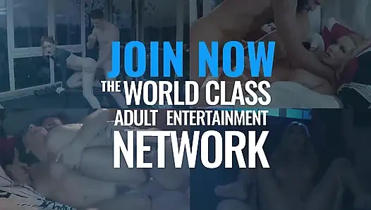 Lexi lore si cewek hot rambut pirang lagi asik muasin memeknya pakai raksasa pria kulit hitam