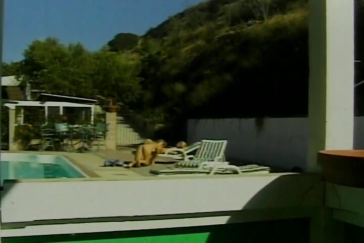 Platinum blonde babes enjoying lesbian action outdoors