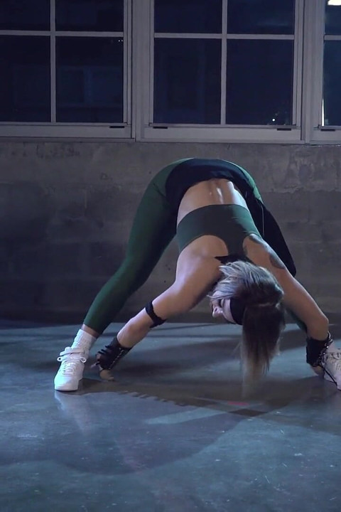 Sonya Blade Stretch