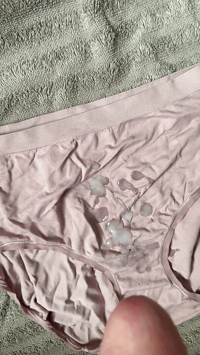 Karısının külotuna boşalma 8