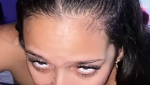 Сосет его член каждый день - мое хобби