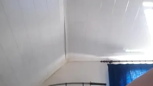 Kocam çalışıyor ve azgınım