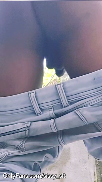 Pissing | Clip 1