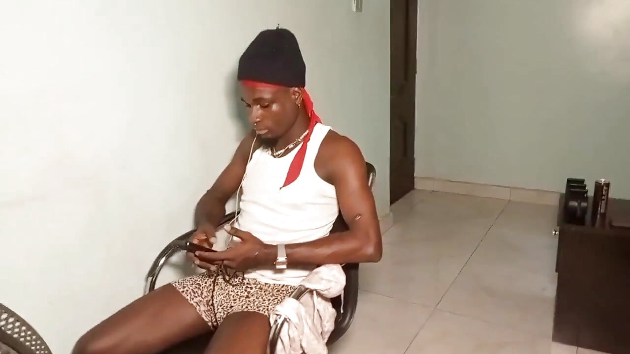 Kvindelig værelseskammerat blev bevidst nøgen for at forføre mig