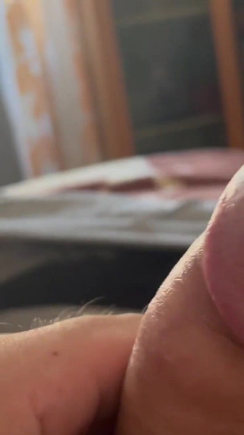 为肮脏的饥渴奴隶痛苦地自慰 | 短片 2