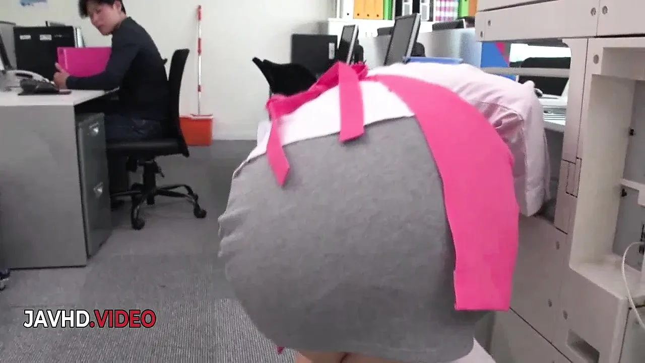 Chihiro Akino Stuns Office Fans With Jaw-dropping Japanese Blowjob Action!
