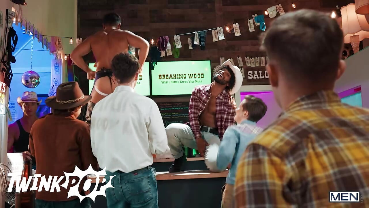 TWINKPOP - Jake Preston jebe Tonyja Geniusa na biku, a onda biva jeban u baru u salonu