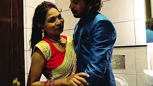 Lal pari jesi hot hardcore lady bathroom m mili uske sath sex karne ke leye bat hui phle wo na bolrhi thii fir usne soft sex karne ke leye k