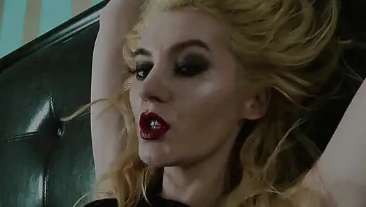 Поразила любовь