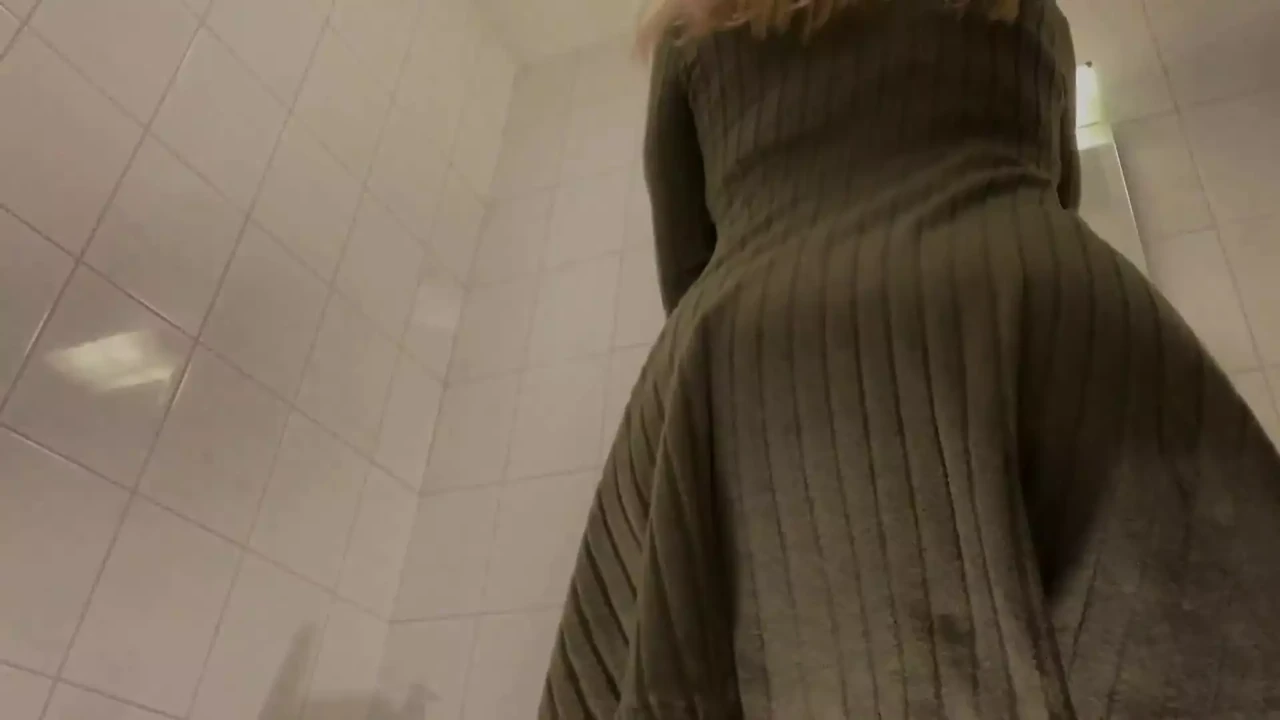 Fucking in a Toilet with Sluttyshanna