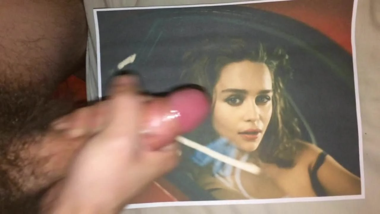 Emilia clarke वीर्य की श्रद्धांजलि