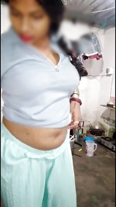 肛交鸡巴吮吸阴户吮吸乳房吮吸乳房从乳房吸乳汁，然后以后入式坐在鸡巴上，直躺在印地语音频上