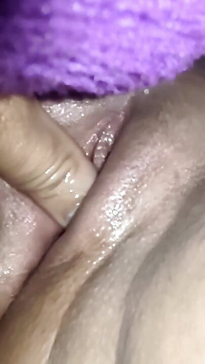 Γαμήσι με το δάχτυλο του μουνιού καυτό κορίτσι απ' την Αραβία λαδωμένο μουνί POV