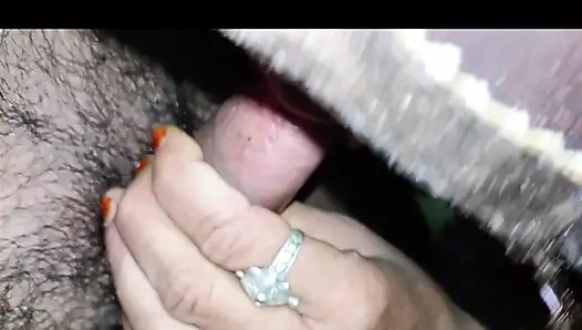 Evli üvey kız kardeş bütün gece arka bahçede üvey erkek kardeşi tarafından arkadan sikildi