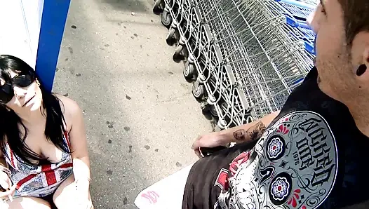 Büyük memeli orta yaşlı seksi kadın terk edilmiş bir depoda sikiliyor