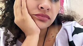 Awek berunsur susu gas di tandas dan kentut