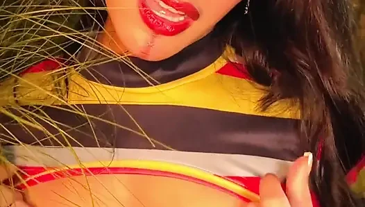 Latina Hat an Halloween Einen Reichen Spritzer