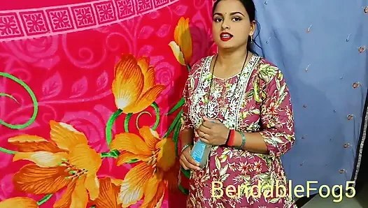 Desi Bhabhi pergi untuk membujuk saudara iparnya dengan memijat minyak dan mulai menggoyangkan penisnya